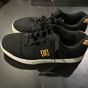 Nice skater shoes. Barely used.